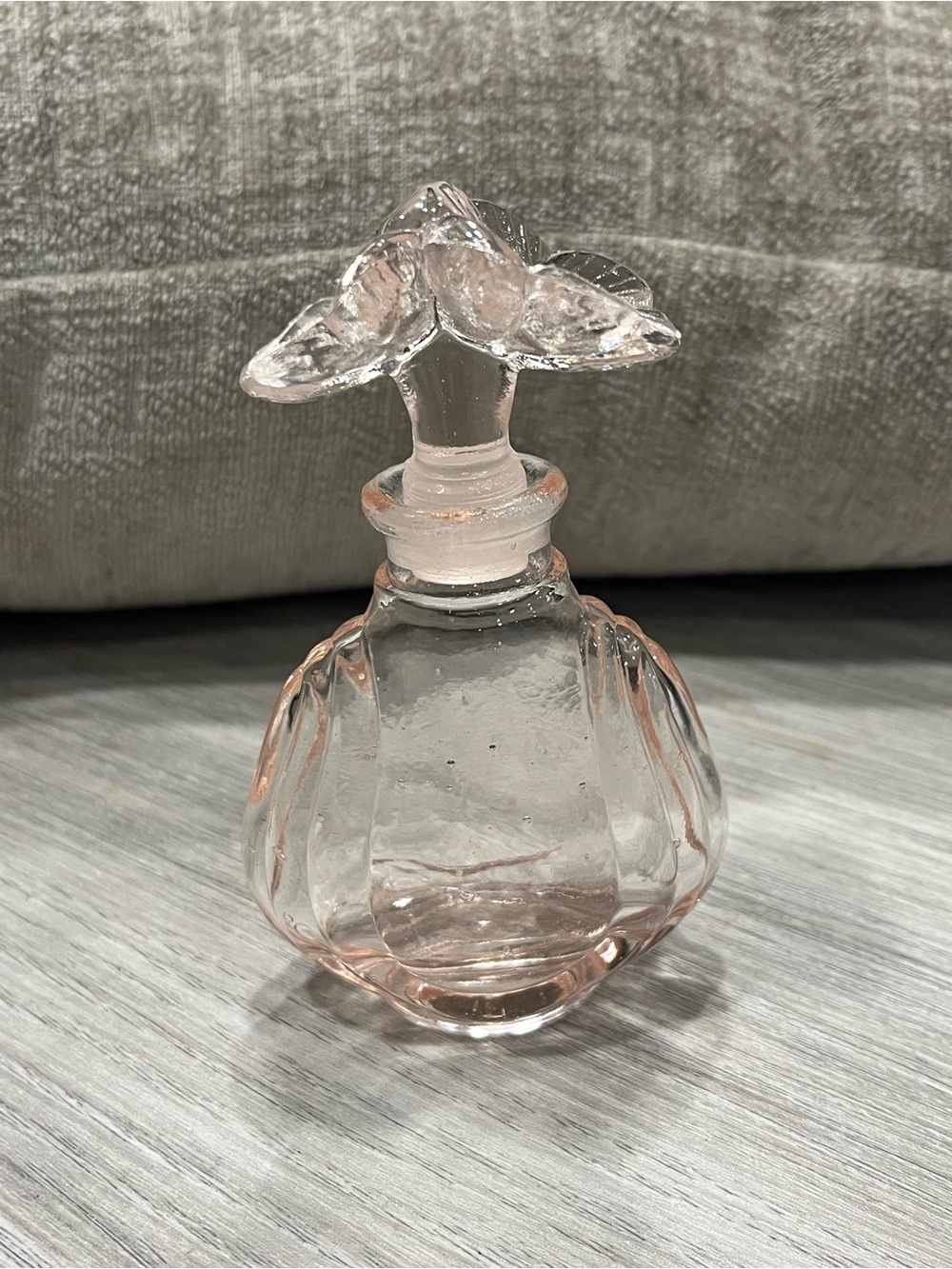 Vtg Pretty Pink Double Daisy Top Perfume Bottle with Ground Stopper 4.25", Empty - Picture 3 of 11